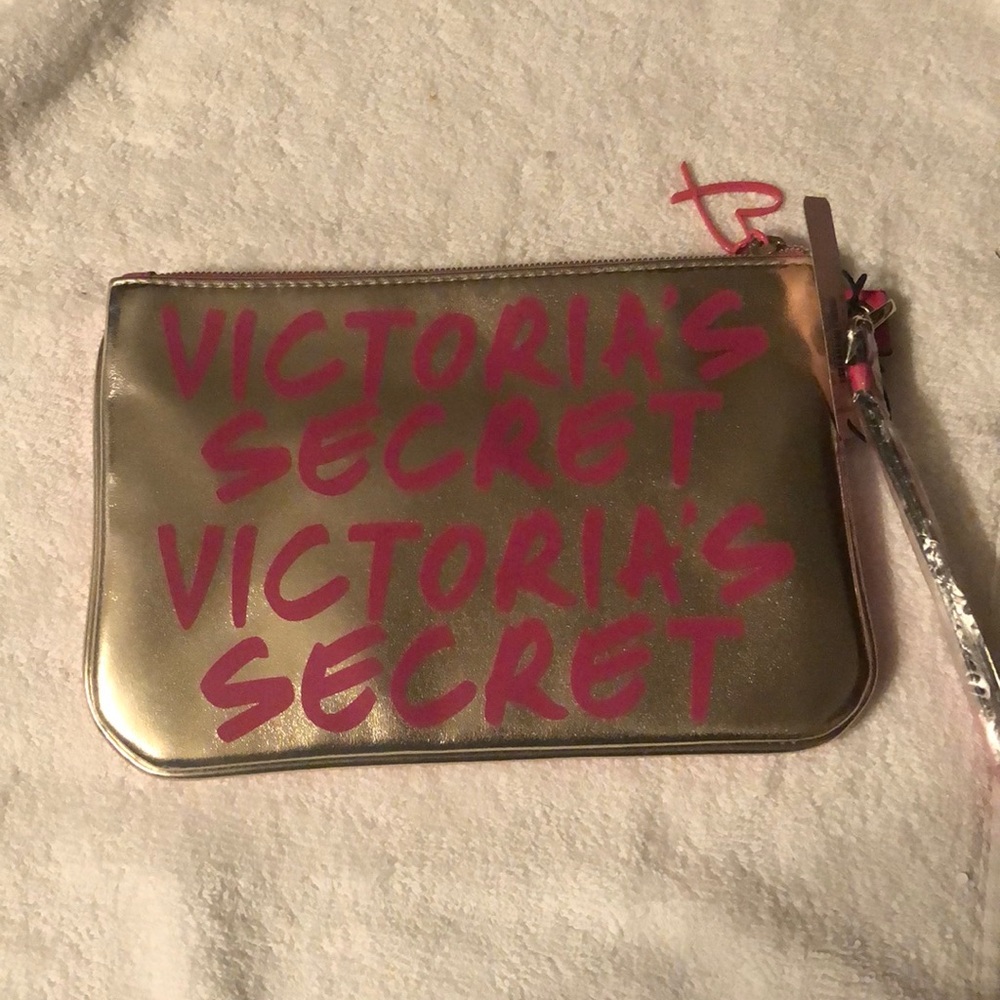 NWT Victoria’s Secret cosmetic/organization bag for purse or travel. Has flaw.